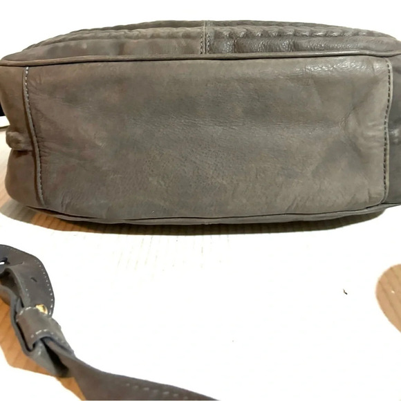 Stuart Weitzman gray leather  suede crossbody handbag - Picture 4 of 9